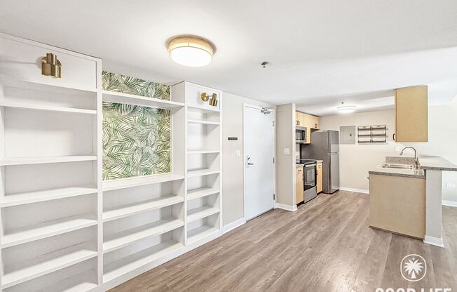 2 beds, 1 bath, $2,850, Unit Unit 710