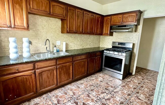 331 W MANCHESTER BLVD