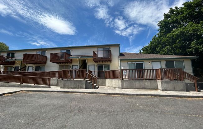 DeLaCruz 8th St Apartments