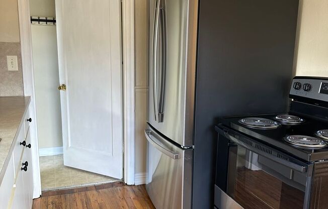 2 beds, 1 bath, $1,895