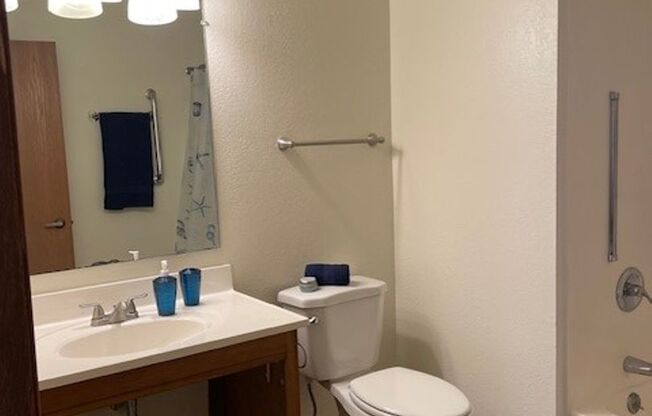 2 beds, 1 bath, 938 sqft, $1,330, Unit 880-101