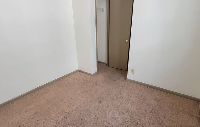 1 bed, 1 bath, $1,050, Unit JOHNSON #7