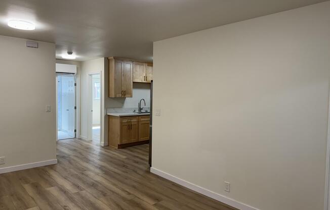 3 beds, 1 bath, 1,000 sqft, $2,850, Unit 7