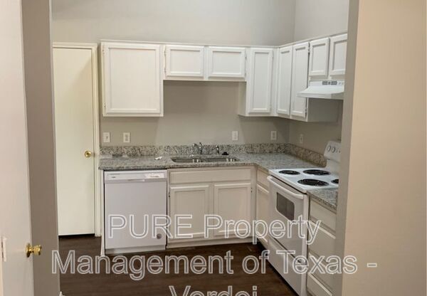 3 beds, 2 baths, 1,300 sqft, $1,795