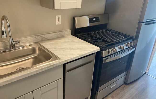 1 bed, 1 bath, 700 sqft, $1,349, Unit 42-3