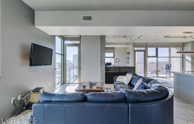 1 bed, 2 baths, $2,977, Unit Juhl Highrise