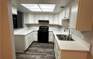 2 beds, 1 bath, $1,295