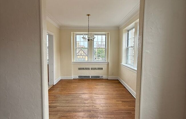 2 beds, 2 baths, 1,303 sqft, $2,400, Unit New King Edward  201