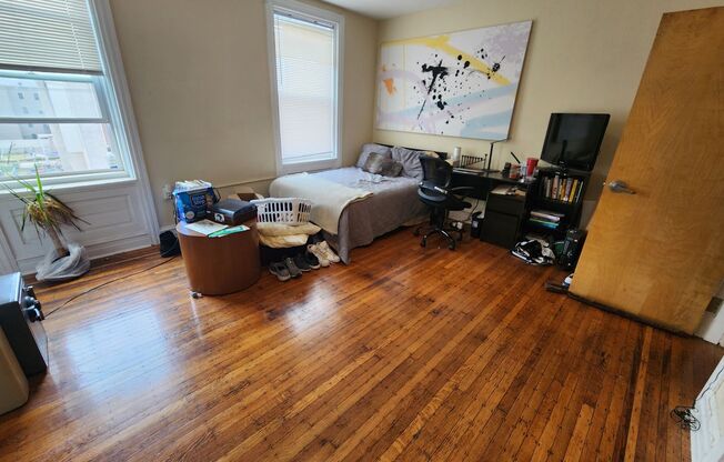 1733 W Montgomery Ave