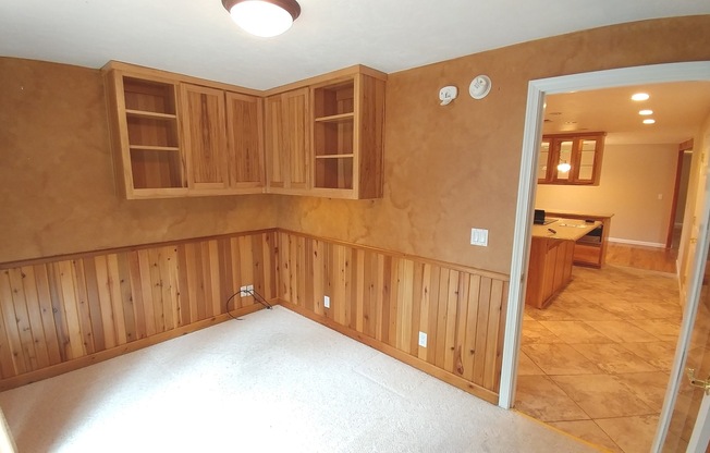 Gorgeous Home with Granite Counters and Custom Built-ins!