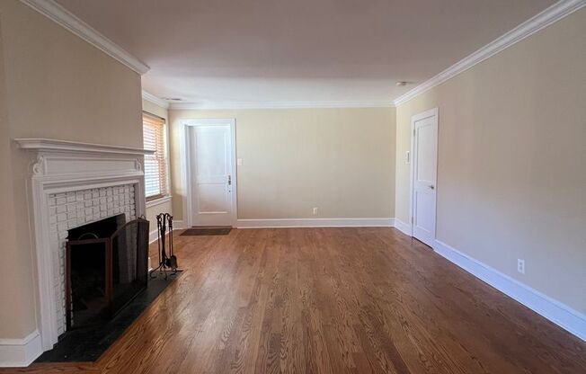 Spacious 2 Bed / 1.5 Bath Condo in Merion Manor!