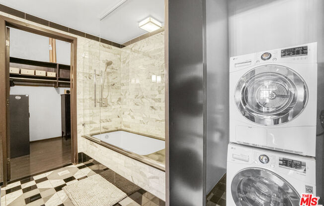 1 bed, 1 bath, 1,560 sqft, $7,500, Unit 1007