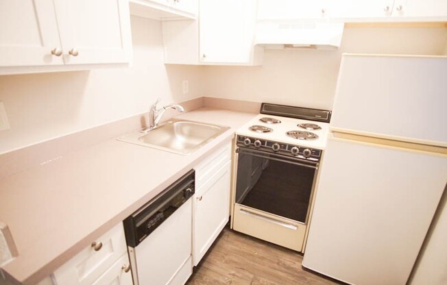 Great Studio in the Heart of NW Ready Now!