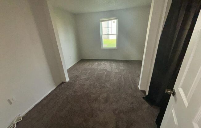 2 beds, 1 bath, $1,300