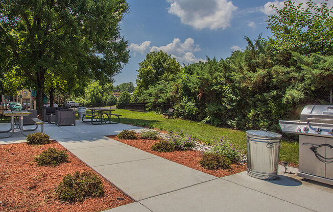 BBQ and eating area outdoor at Woodlee Terrace Apartments, Woodbridge, 22192