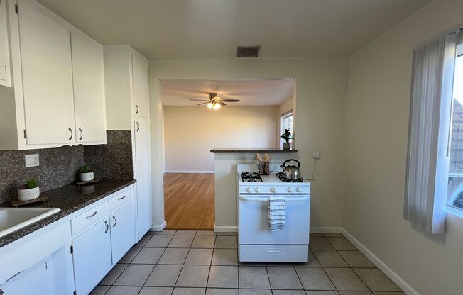 2 beds, 1 bath, 925 sqft, $2,595, Unit 13811