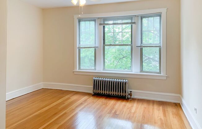 2 beds, 1 bath, 875 sqft, $2,495, Unit 1607-2