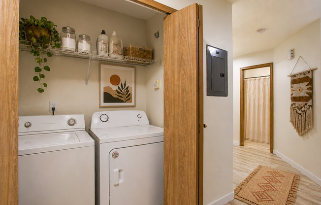 3 beds, 2 baths, 1,375 sqft, $2,075, Unit 06