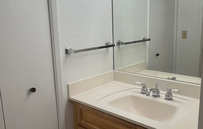 3 beds, 2 baths, $3,400, Unit # 1102