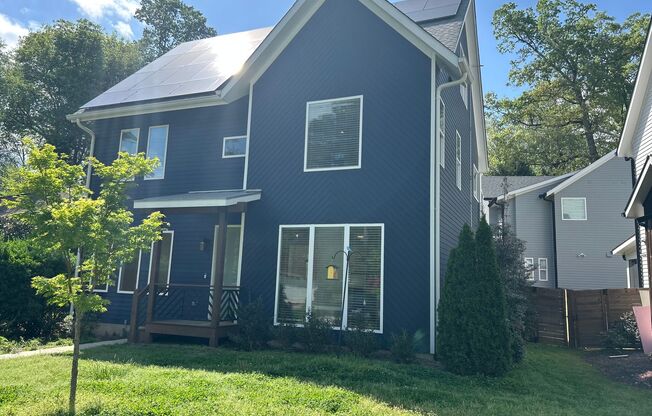 3 Bed | 3.5 Bath Single Family Downtown Raleigh Home | Electricity Included!