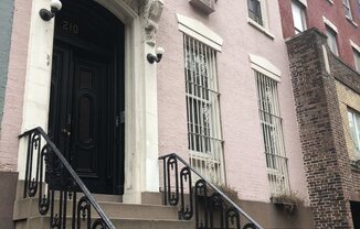 210 W 15 ST