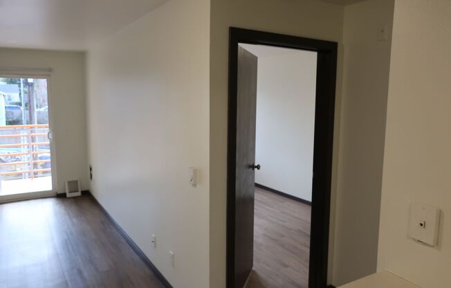 1 bed, 1 bath, 586 sqft, $1,800, Unit 208