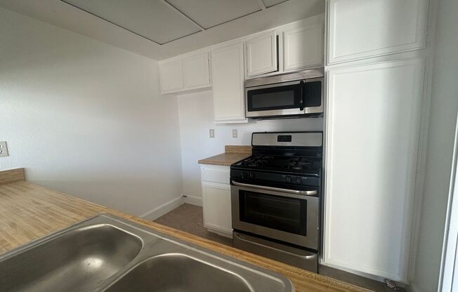 2 BEDROOM 1.5 BATH TOWNHOME