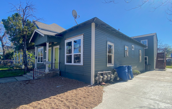 404 E Carson