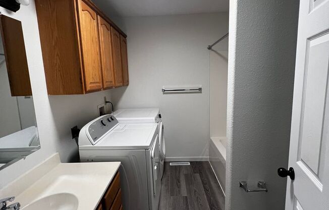 3 beds, 2.5 baths, 2,200 sqft, $1,895, Unit 4715 North