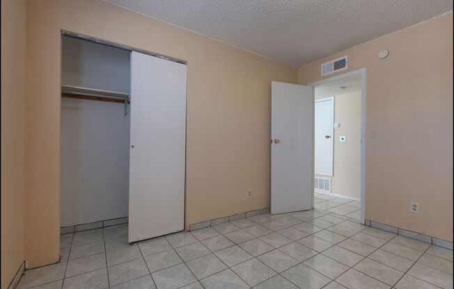 3 beds, 1 bath, $1,140