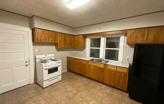 2 beds, 1 bath, $885, Unit Down