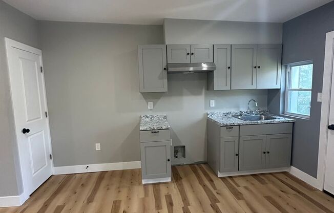 Renovated 3 Bed, 1 Bath townhome
