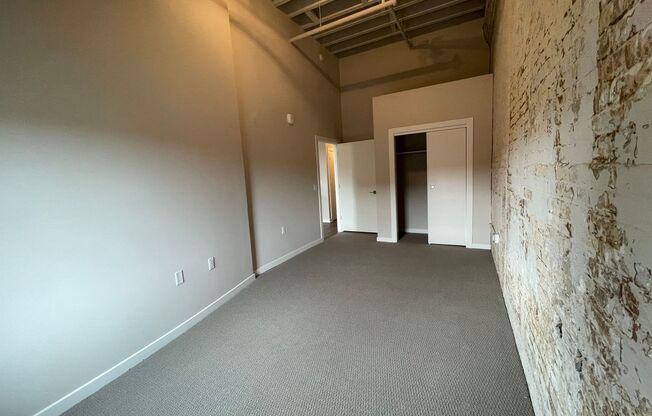 2 beds, 1 bath, 955 sqft, $1,895, Unit Cream City Lofts-412
