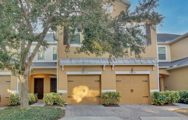 Lovely 3/2.5 Spacious Townhome with a 2 Car Garage in the Highly Desired Gated Community Oasis Cove at Lakeside Village - Windermere!