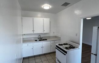 Studio, 1 bath, 400 sqft, $1,300