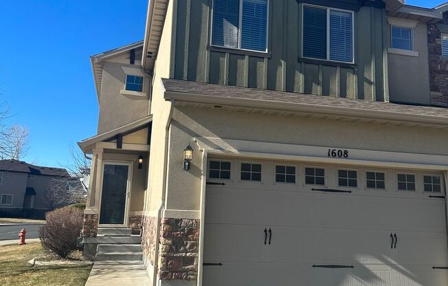 3 Bed 2 Bath Townhome for Rent in Farmington!