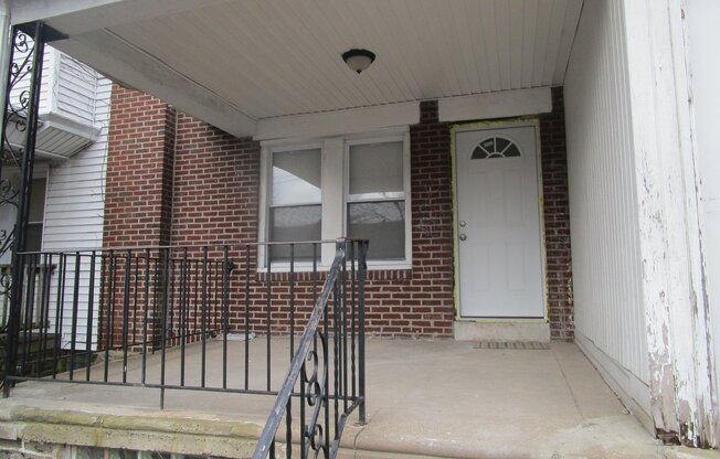 Spacious Front-Porch Row - Oak Lane