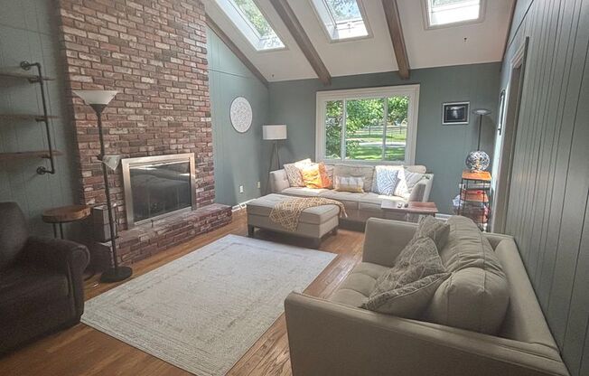 Beautiful 4-bedroom home located in Allison Park!