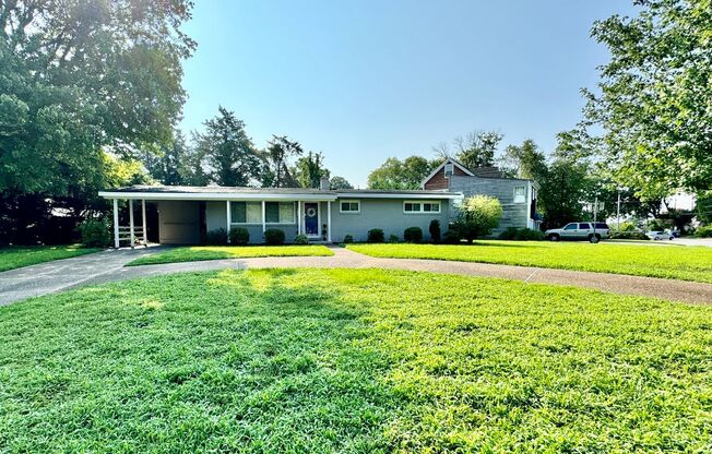 3-Bedroom Home In Laurel Manor - Fenced Backyard - Circular Driveway - All Appliances Convey - Pet Friendly!