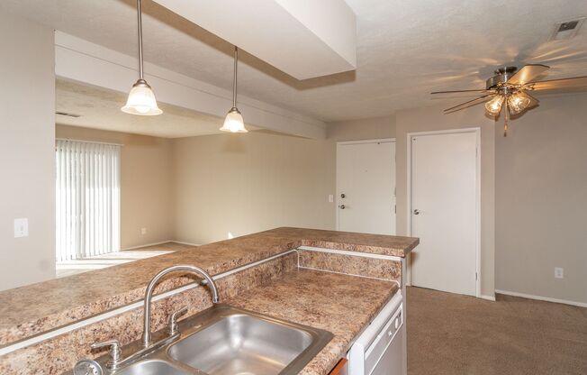 1 bed, 1 bath, 598 sqft, $955, Unit 28U-1D