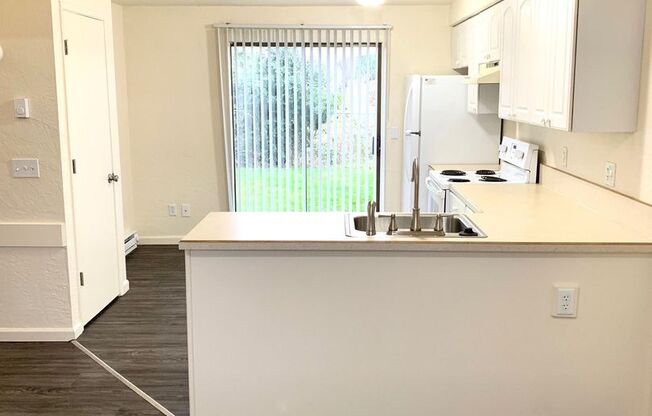 2 beds, 1 bath, 820 sqft, $1,550, Unit 1522D