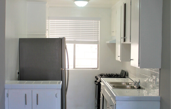 Studio, 1 bath, 650 sqft, $1,595, Unit 4