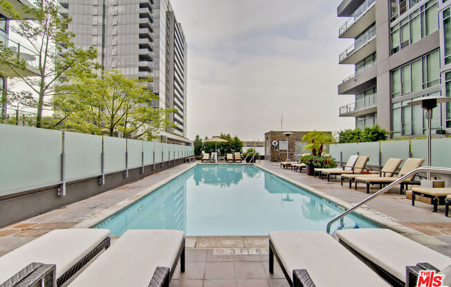 1 bed, 1 bath, 930 sqft, $2,800, Unit 513