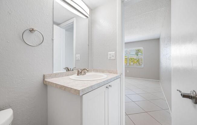 2 beds, 1.5 baths, 850 sqft, $1,575, Unit B111