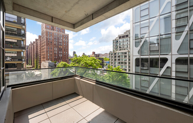 508 W 24 ST