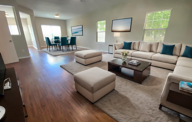 Wonderful open floor plan with TONS of room!!