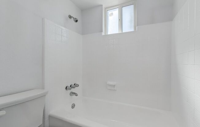 1 bed, 1 bath, $1,125, Unit 16