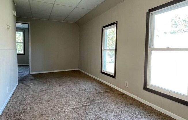 2 beds, 1 bath, 900 sqft, $1,095