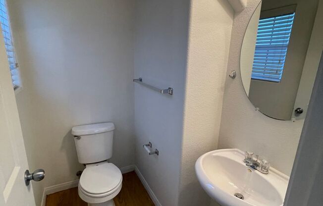 *2 WEEKS FREE RENT FOR QUALIFIED APPLICANTS W/ IMMEDIATE MOVE IN*N.W. CLOSE TO BELTWAY-THREE STORY 3 BDRM 3 BATHROOM- ATTACHED 2 CAR GARAGE!