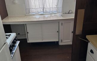 Studio, 1 bath, $675, Unit 4 - 1